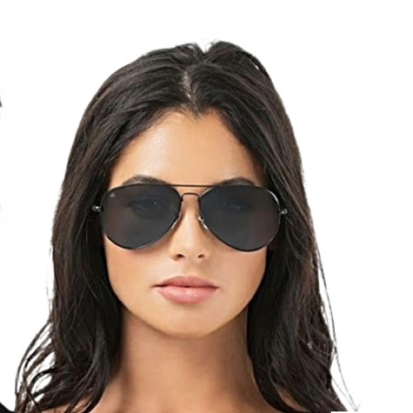 Prive Revaux Black/Gray Polarized
Aviator Sunglasses women’s main image 4